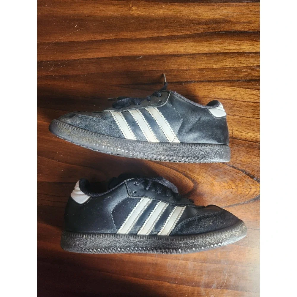 Adidas Samba Classic sneakers black leather upper white stripes gum rubber 3Y